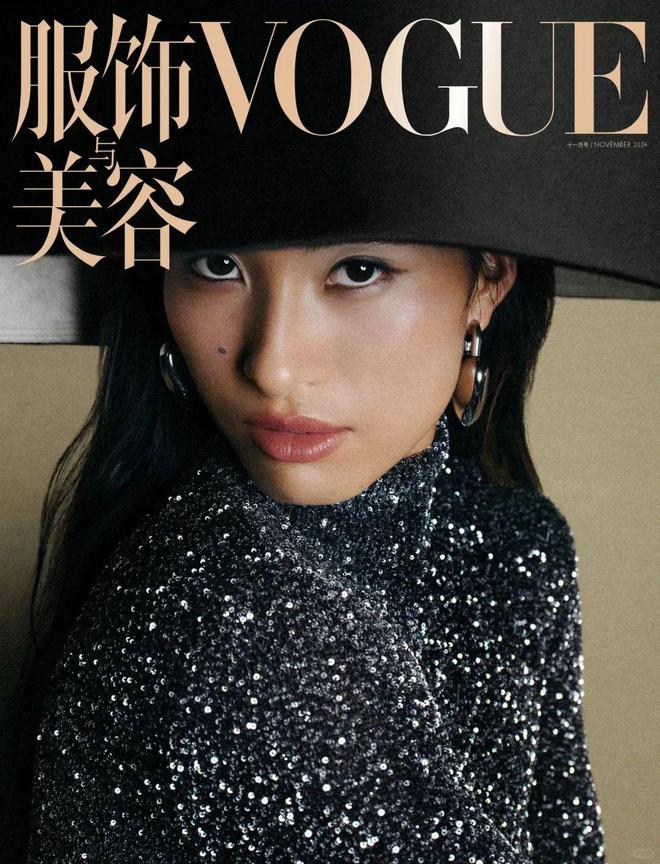 日登《VOGUE》封面气场十足！qy球友会体育郑钦文过22岁生(图24)